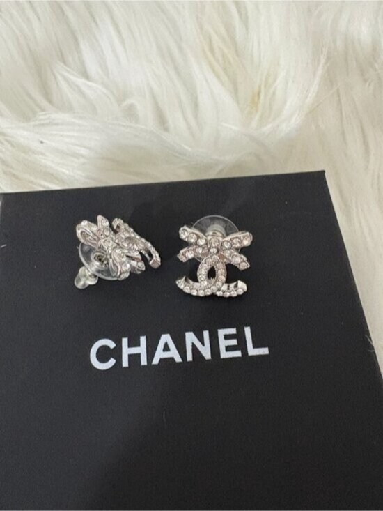 CHANEL❤️ Jewelry - Chanel CC Stud Earrings